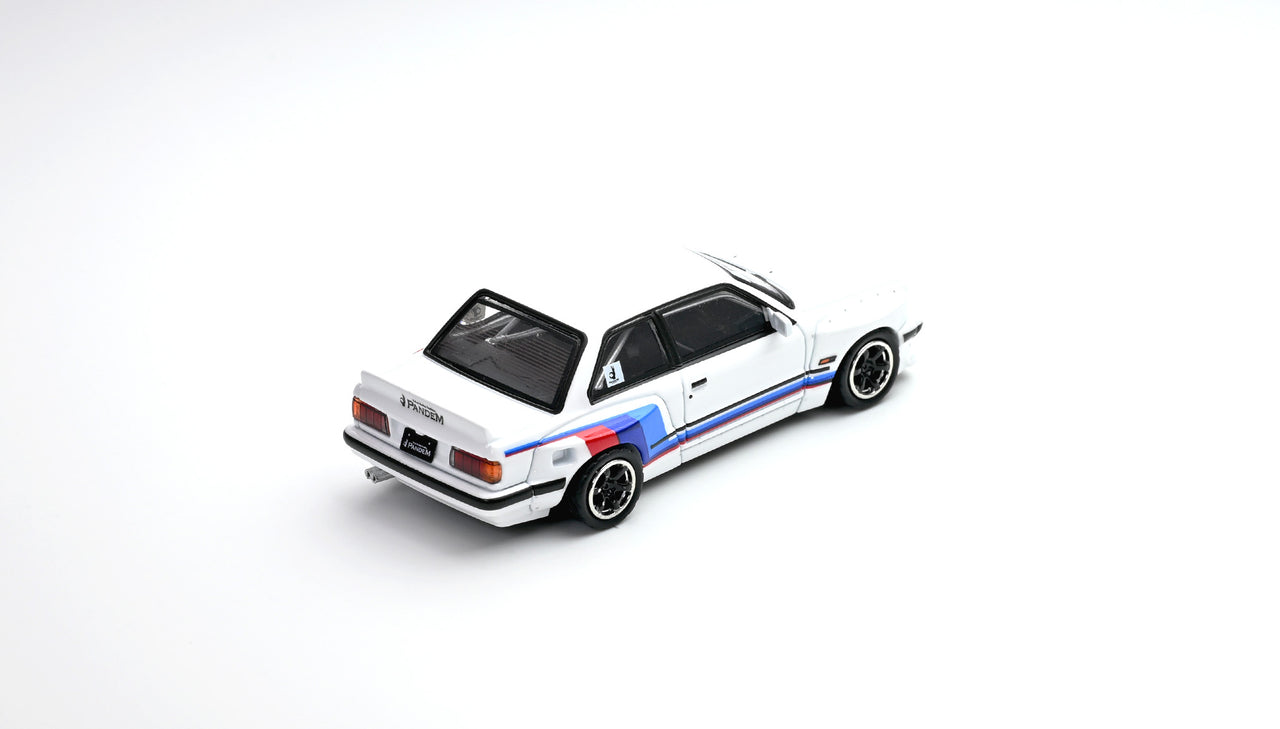 (PRE-ORDER) INNO64 1:64 BMW PANDEM E30 WHITE