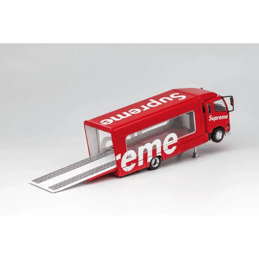 GCD 1:64 Mitsubishi Fuso Outriggers Raised Truck “Supreme”