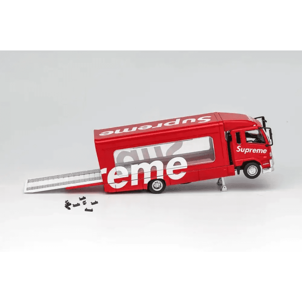 GCD 1:64 Mitsubishi Fuso Outriggers Raised Truck “Supreme”