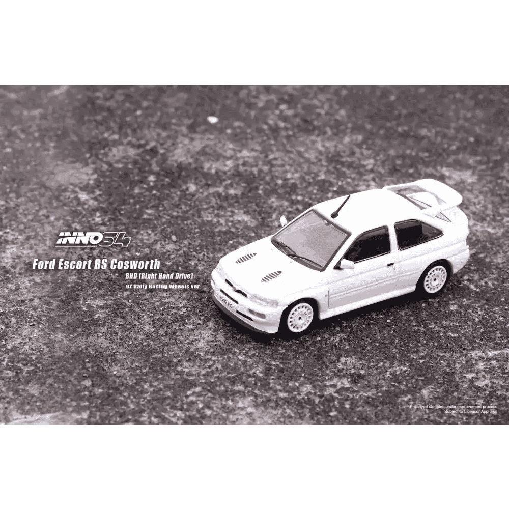 INNO64 1:64 Ford Escort RS Cosworth w/ Oz Rally Wheels