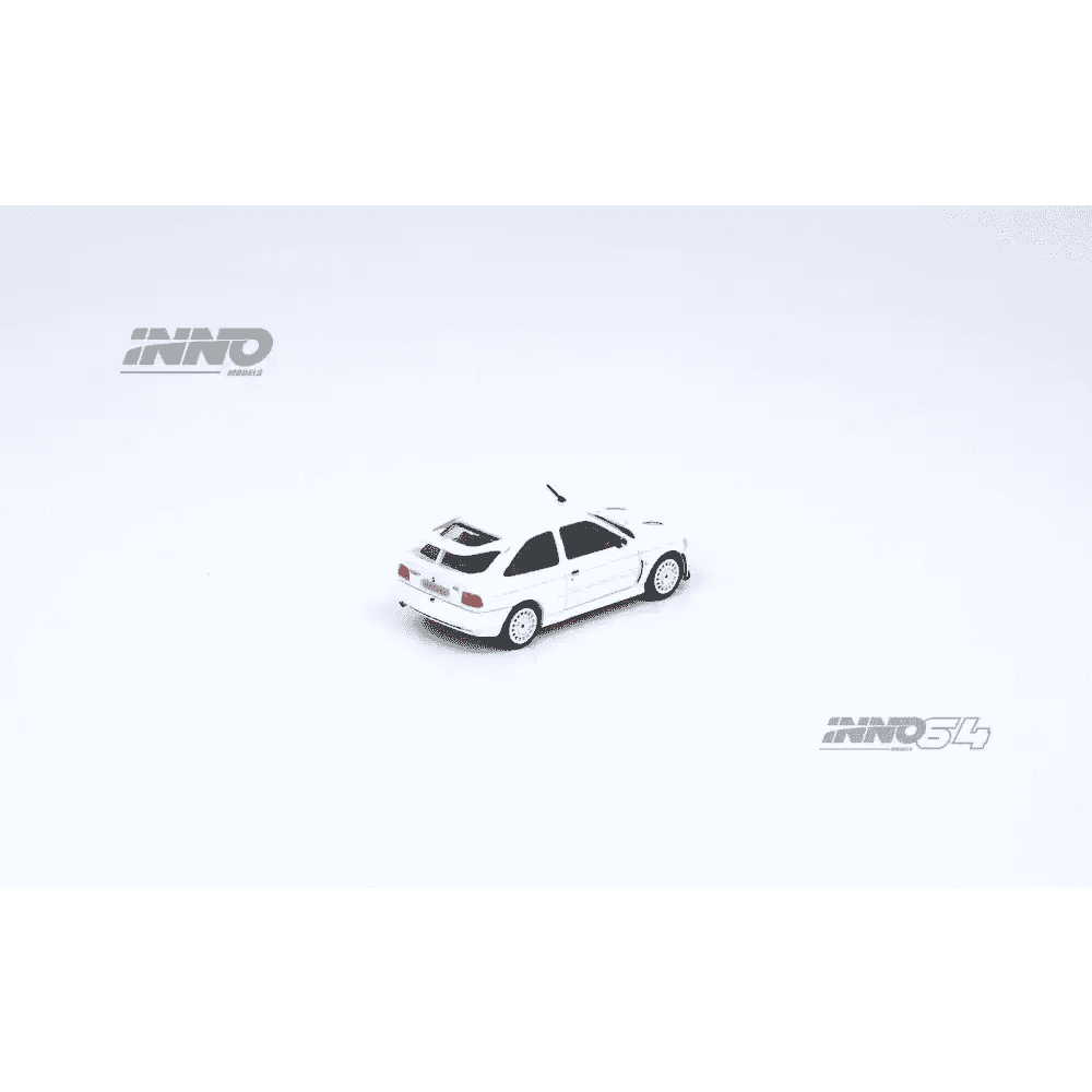 INNO64 1:64 Ford Escort RS Cosworth w/ Oz Rally Wheels