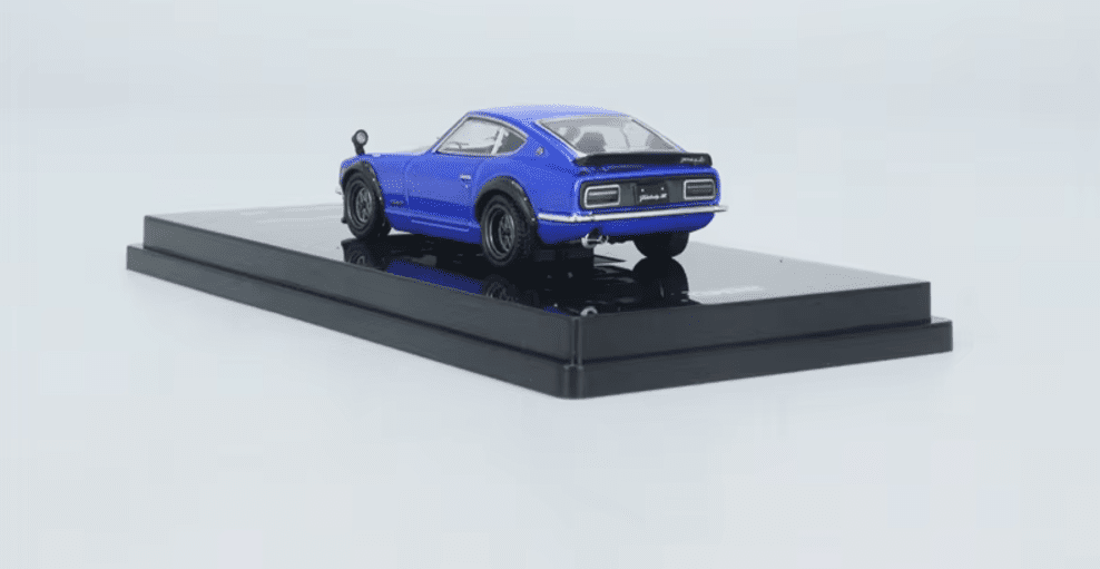 INNO64 1:64 Nissan Fairlady Z S30 Blue w/ Carbon Hood