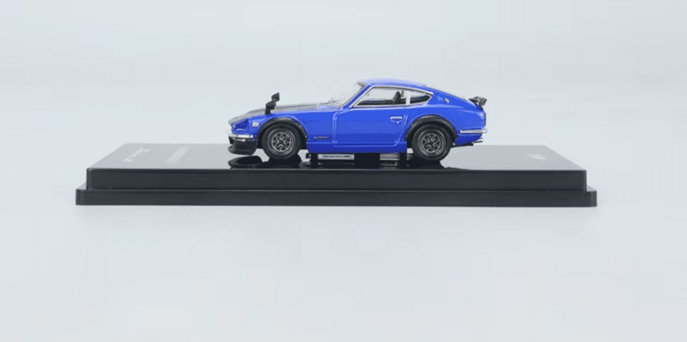 INNO64 1:64 Nissan Fairlady Z S30 Blue w/ Carbon Hood