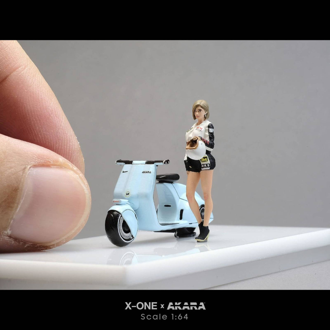 Akara x X One Biker Girl Advanced Detail Figure W/ Helmet