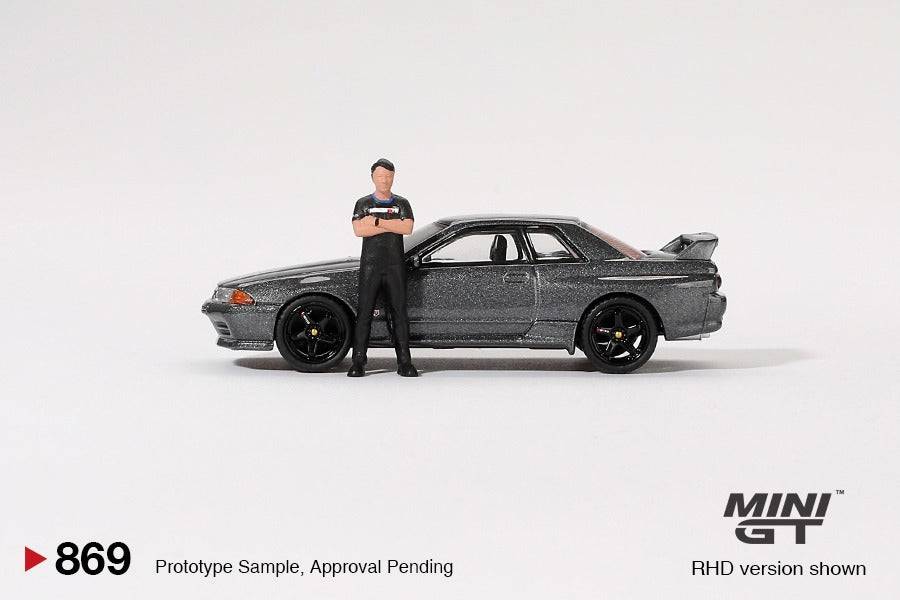 PRE-ORDER MINI GT 1:64 Nissan Skyline GT-R R32 Nismo Gunmetal W/ Matsuda Figure Tsugio Matsuda Collection MGT00869-R