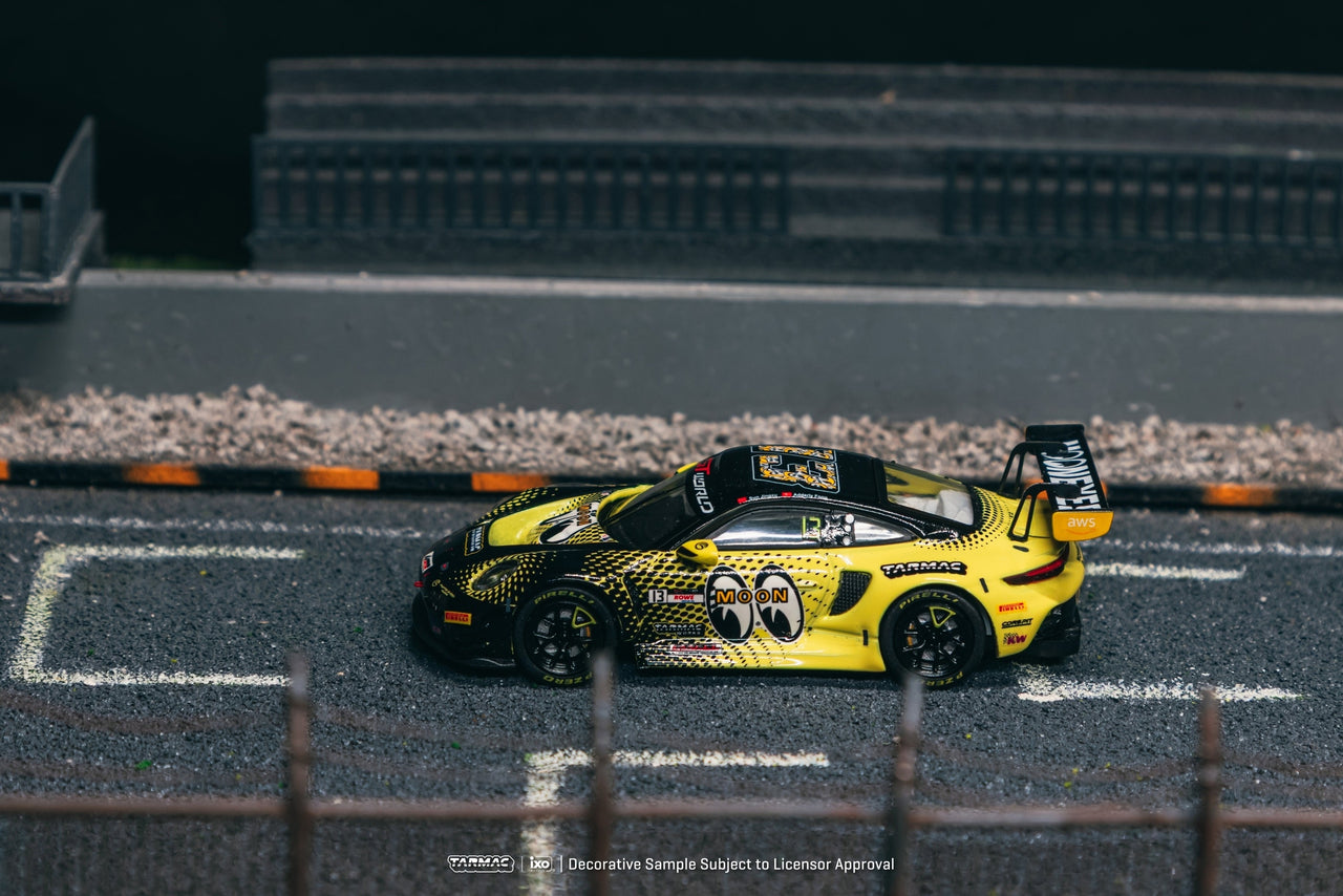 PRE-ORDER Tarmac Works 1:64 Porsche 911 GT3 R, GT World Challenge Asia 2025, Phantom Global Racing w/ Trading Cards
