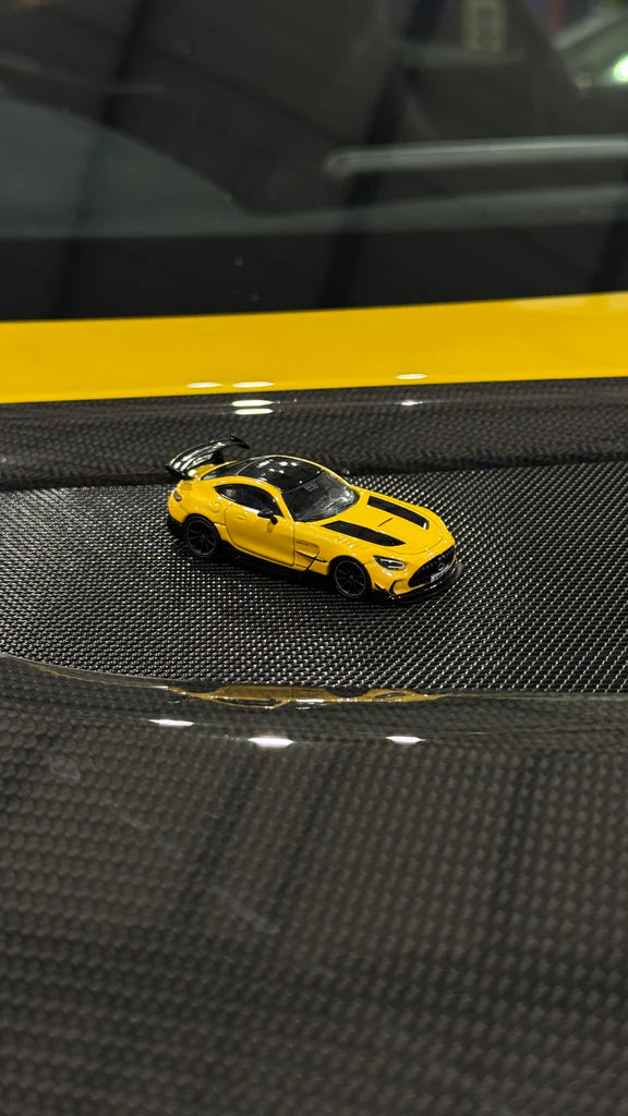 Tarmac Works 1:64 Mercedes-Benz AMG GT Black Series Shmee150