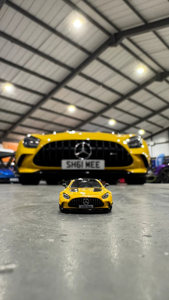 Tarmac Works 1:64 Mercedes-Benz AMG GT Black Series Shmee150