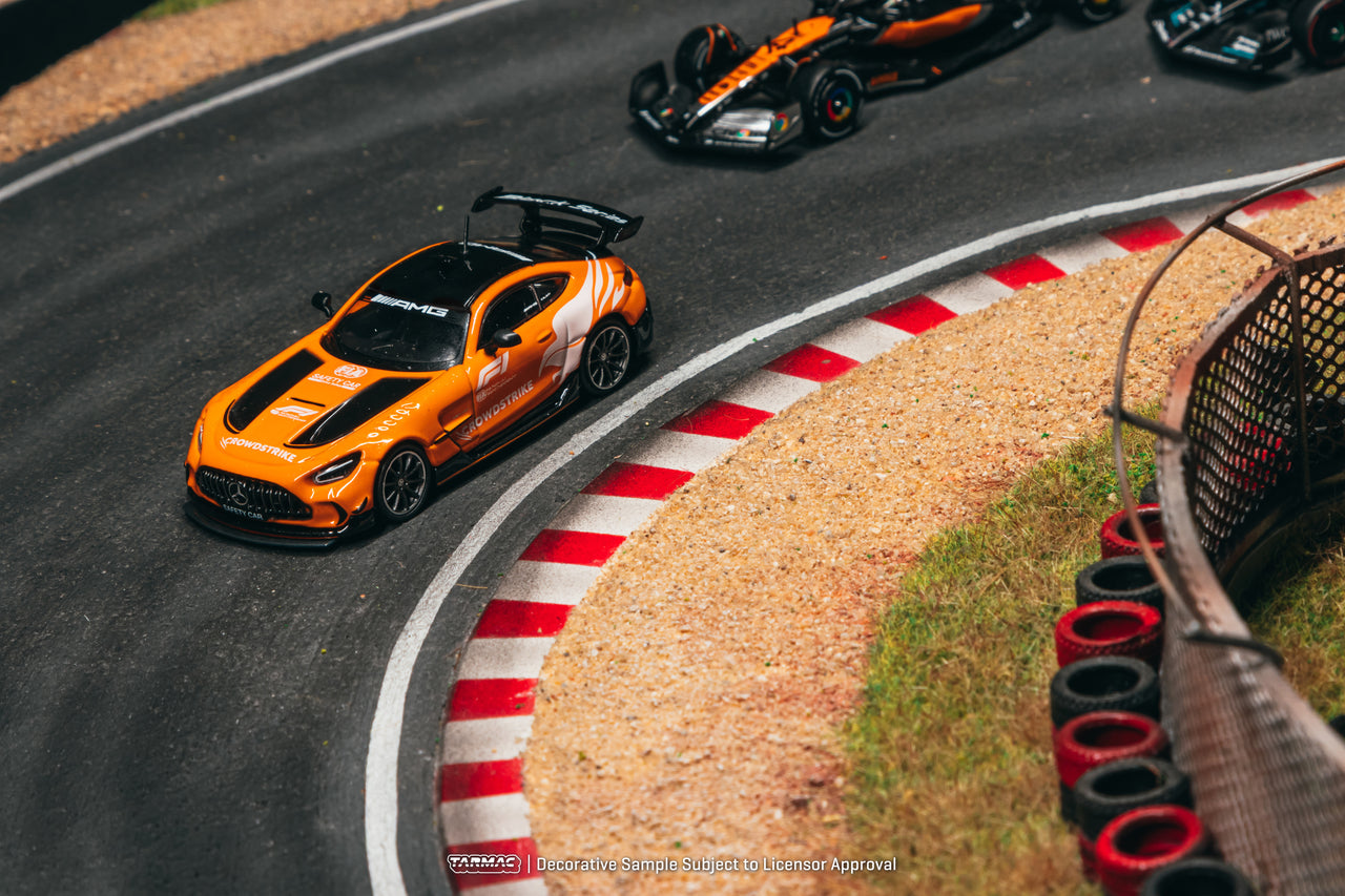 (PRE-ORDER)Tarmac Works 1:64 Mercedes-Benz AMG GT Black Series, Safety Car of British GP 2025