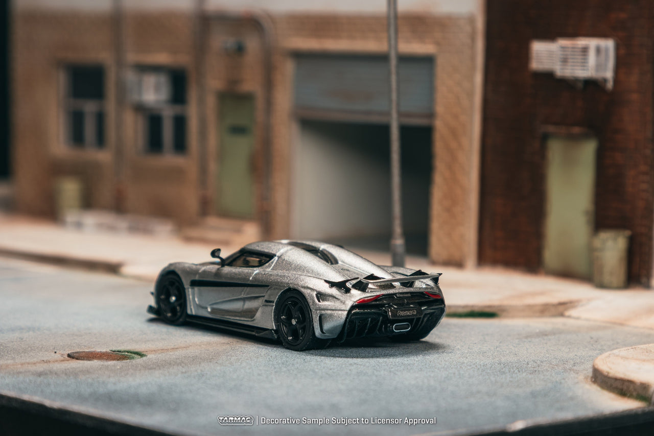 Tarmac Works 1:64 Koenigsegg Regera, Silver Metallic / Blue Accents w/ Trading Cards