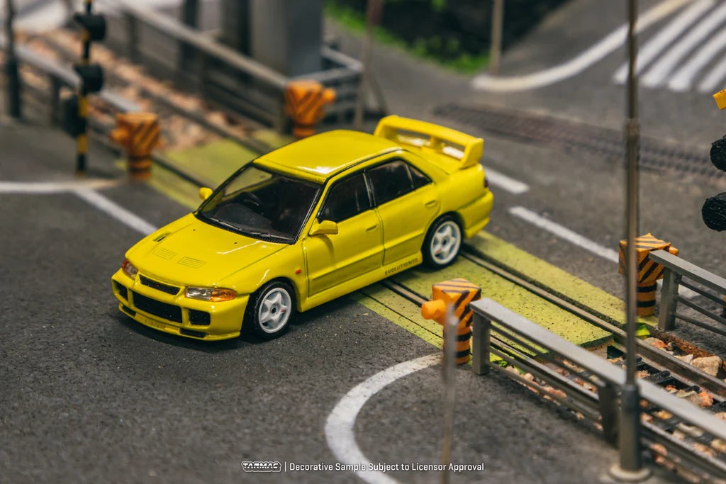 Tarmac Works 1:64 Mitsubishi Lancer GSR Evolution III Yellow w/ Trading Card