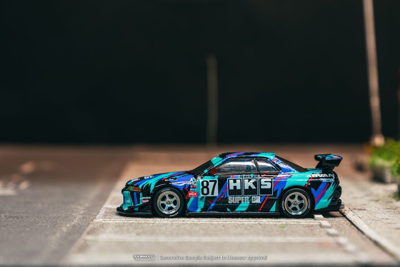 Tarmac Works 1:64 Nissan Skyline R32 Widebody, HKS w/ Trading Cards