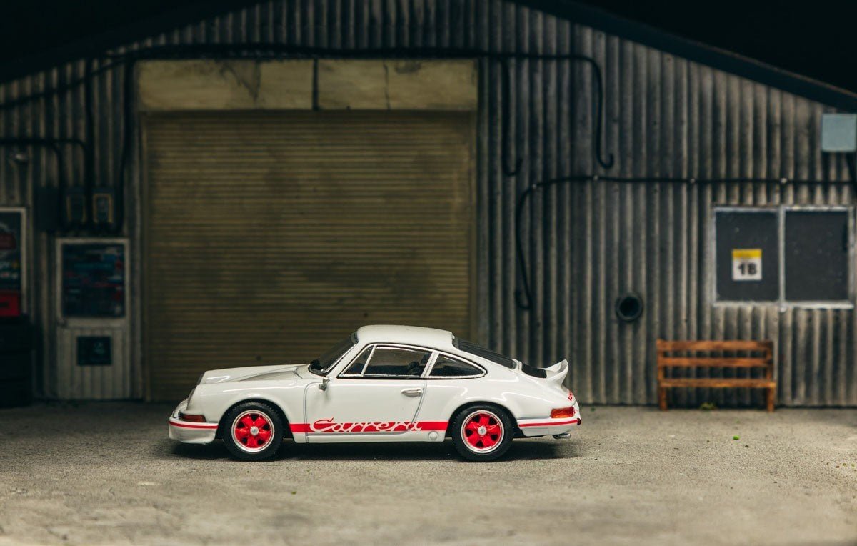 Tarmac Works 1:64 Porsche 911 Carrera RS 2.7 Lightweight White/Red