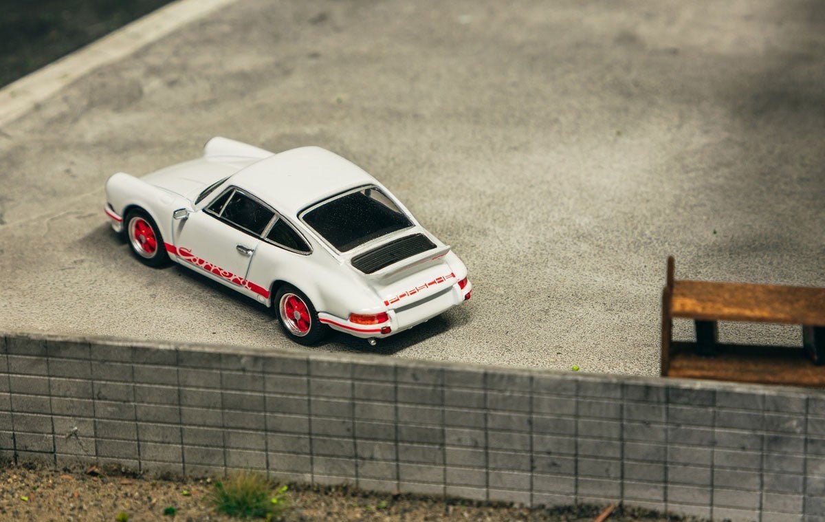 Tarmac Works 1:64 Porsche 911 Carrera RS 2.7 Lightweight White/Red