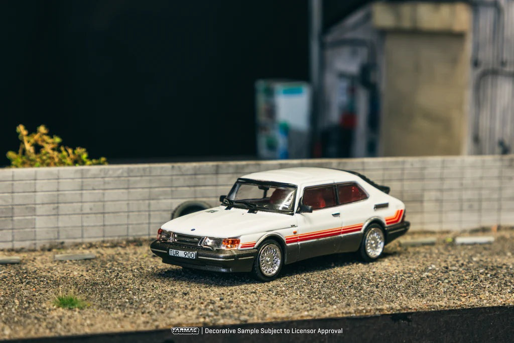 Tarmac Works 1:64 Saab 900 Turbo White