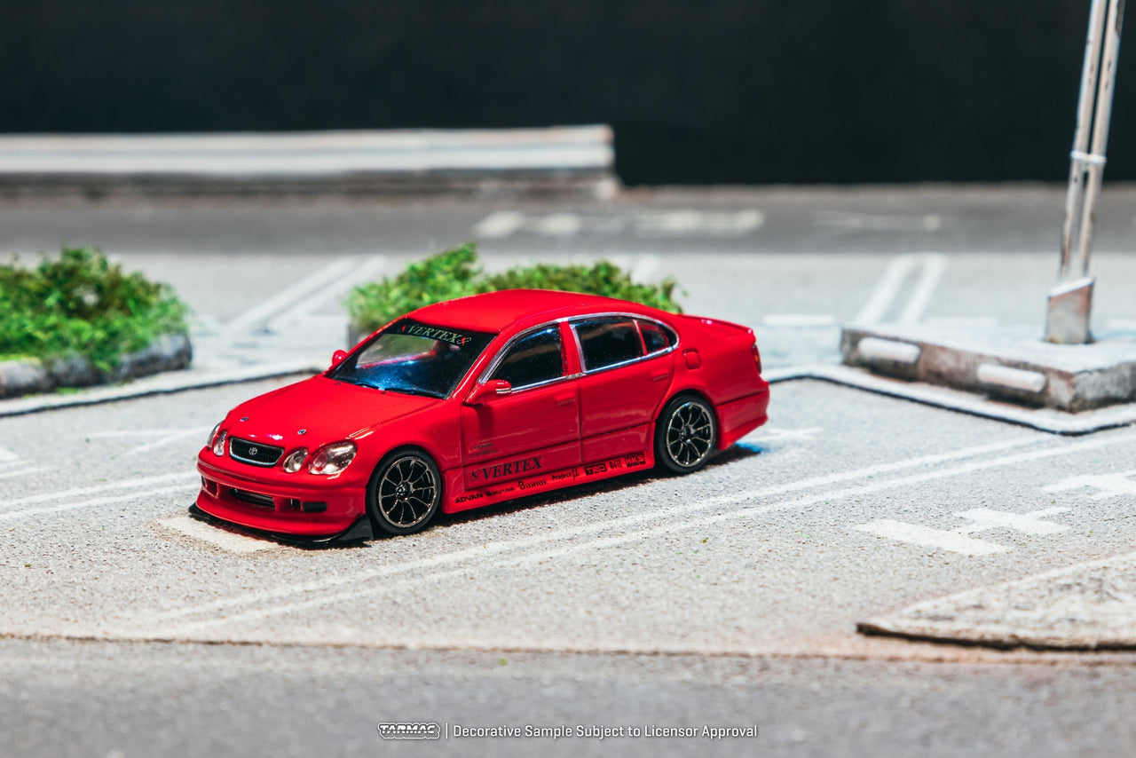 Tarmac Works 1:64 VERTEX Toyota Aristo JZS161, Red w Trading Cards
