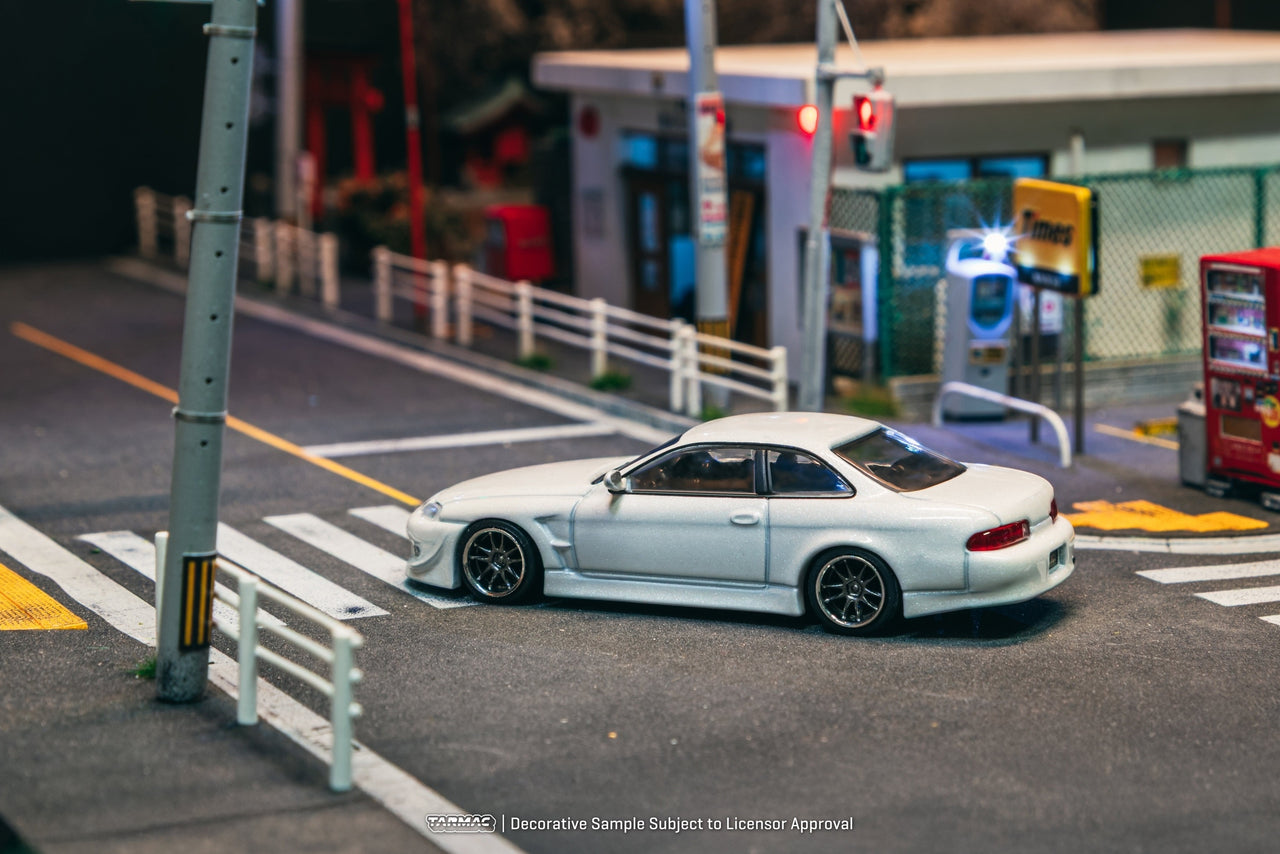 Tarmac Works 1:64 VERTEX Toyota Soarer JZZ30, White