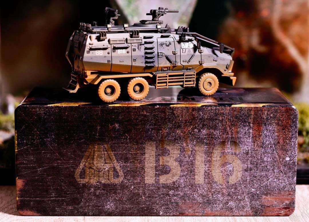 Tiny 1:72 Warriors of Future Armoured Vehicle Mud Weathered B16 MRAP Special Edition