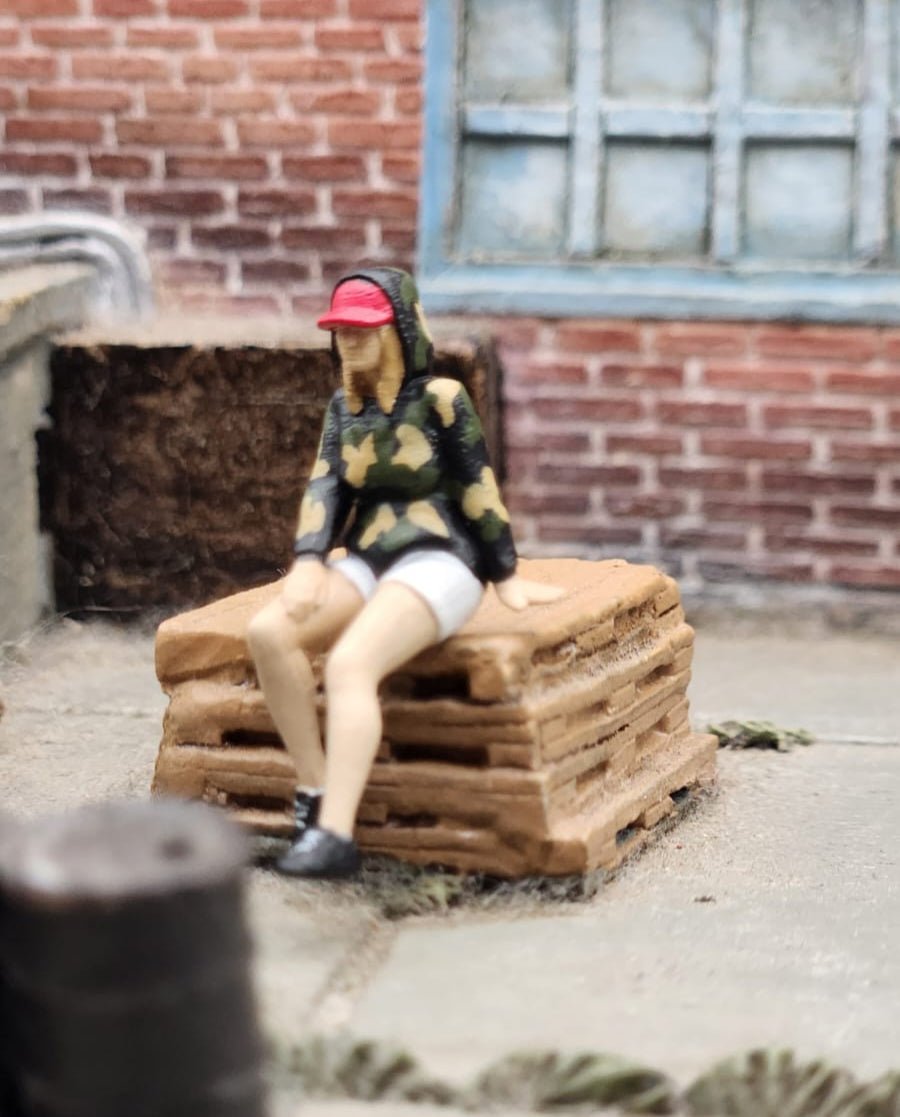 Model Craft 1:64 Supreme Girl Figure