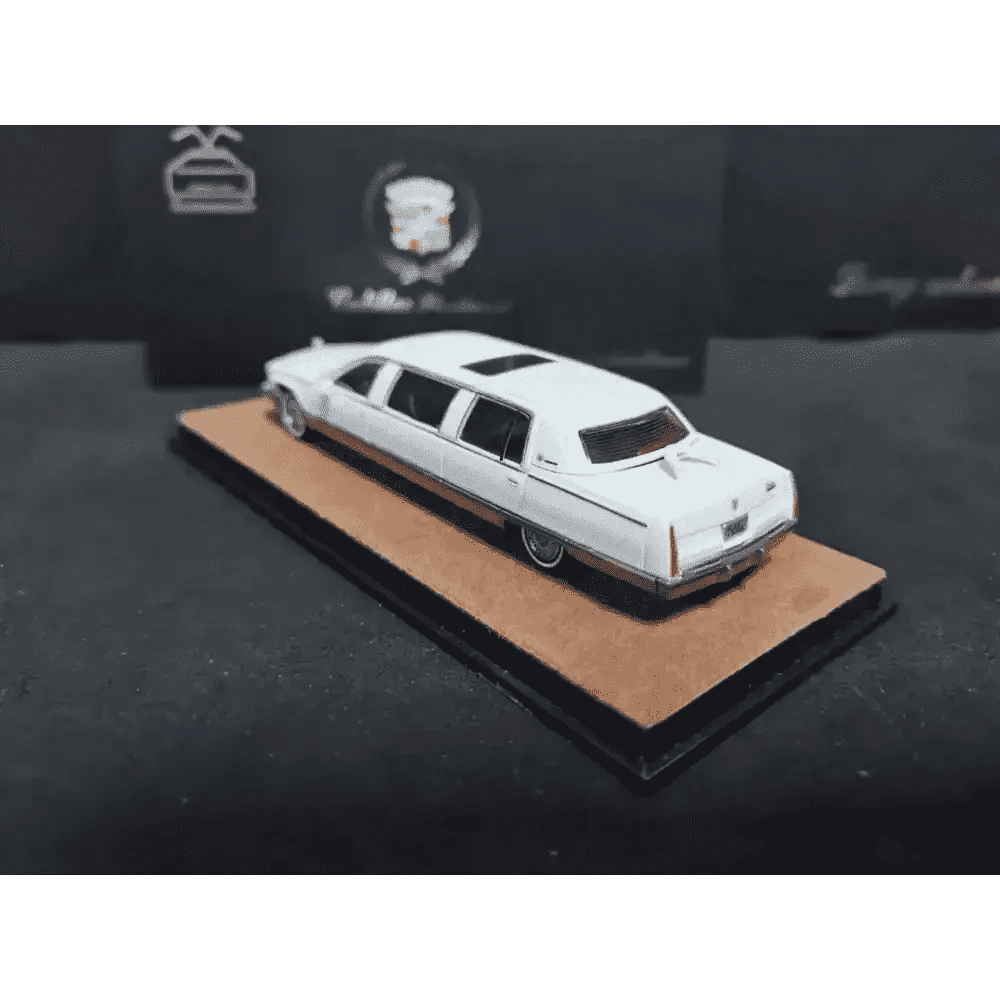 XG 1:64 Cadillac Fleetwood Limousine