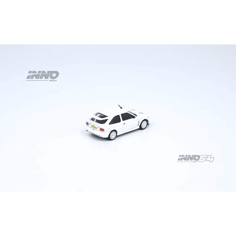 INNO64 1:64 Ford Escort RS Cosworth White