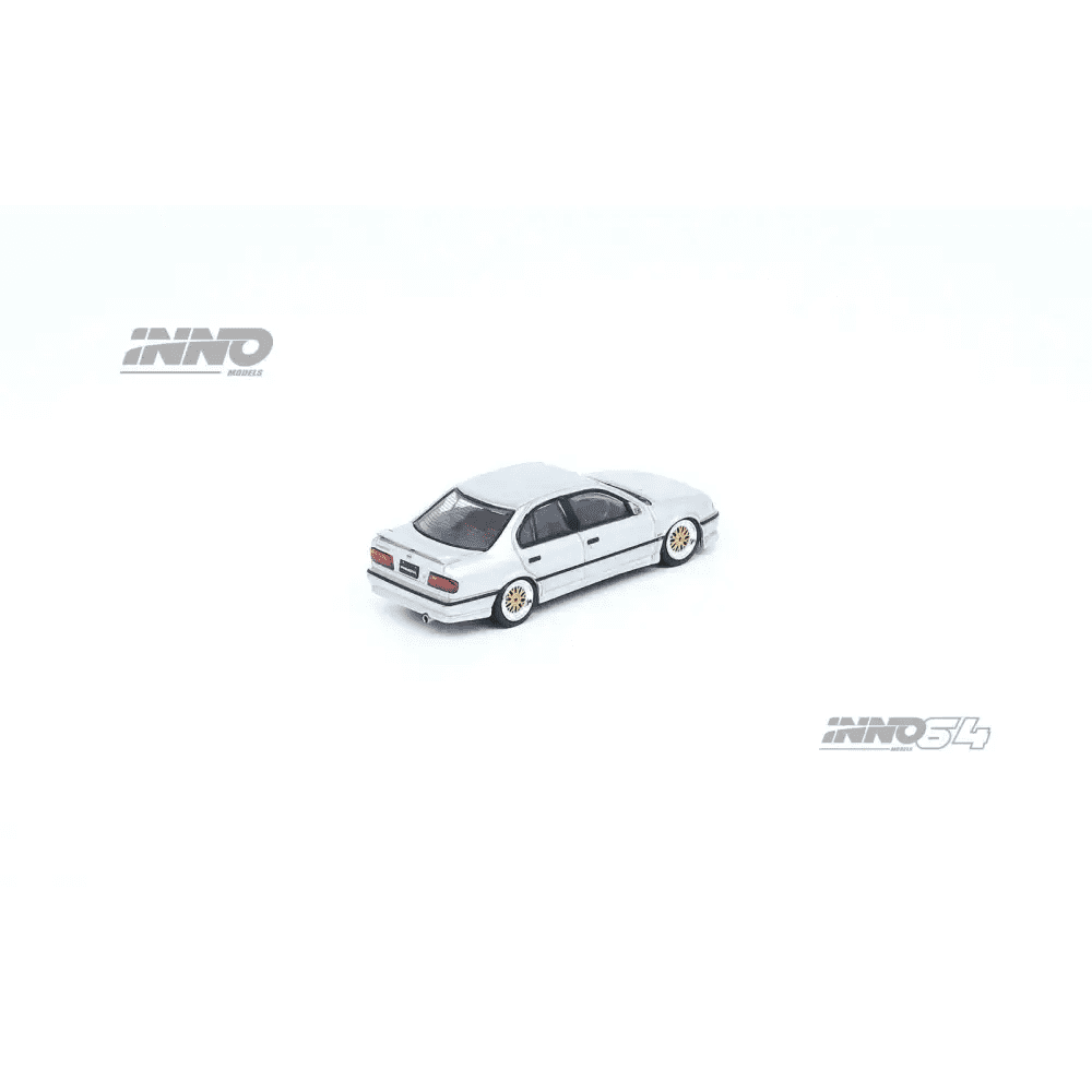 INNO64 1:64 Nissan Primera P10